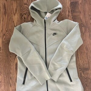 Nike Women’s Tech Hoodie size M